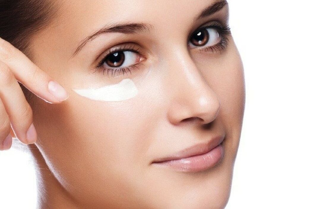 Hoe u de huid rond de ogen kunt verjongen